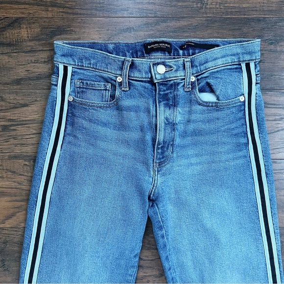 Banana Republic • Mid Rise Straight Jeans light wash black blue side stripe - Picture 3 of 9